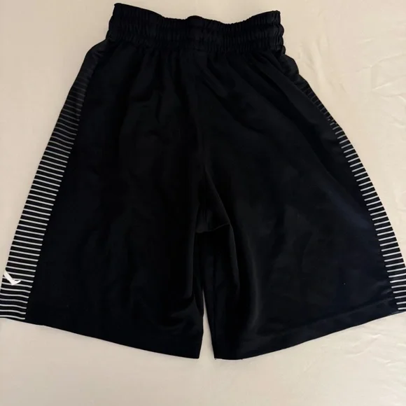 Boys size medium Nike Jordan basketball shorts - Picture 2 of 3